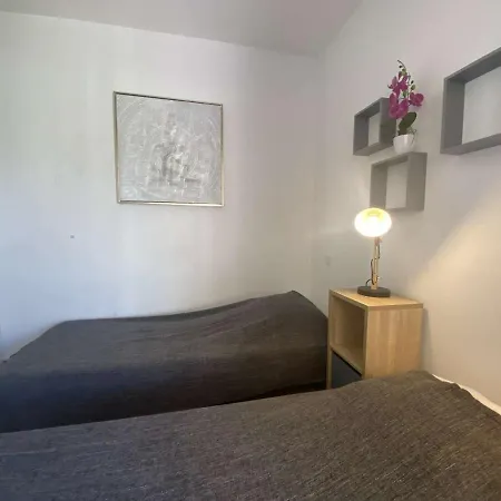 Sainte-maxime: 3p Climatise Avec Piscine, Parking Prive Et Jardin Calme - Fr-1-226-471 Apartment Sainte-Maxime