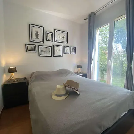 Sainte-maxime: 3p Climatise Avec Piscine, Parking Prive Et Jardin Calme - Fr-1-226-471