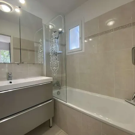 Apartment Sainte-maxime: 3p Climatise Avec Piscine, Parking Prive Et Jardin Calme - Fr-1-226-471