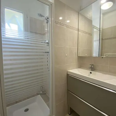 Sainte-maxime: 3p Climatise Avec Piscine, Parking Prive Et Jardin Calme - Fr-1-226-471 Apartment *